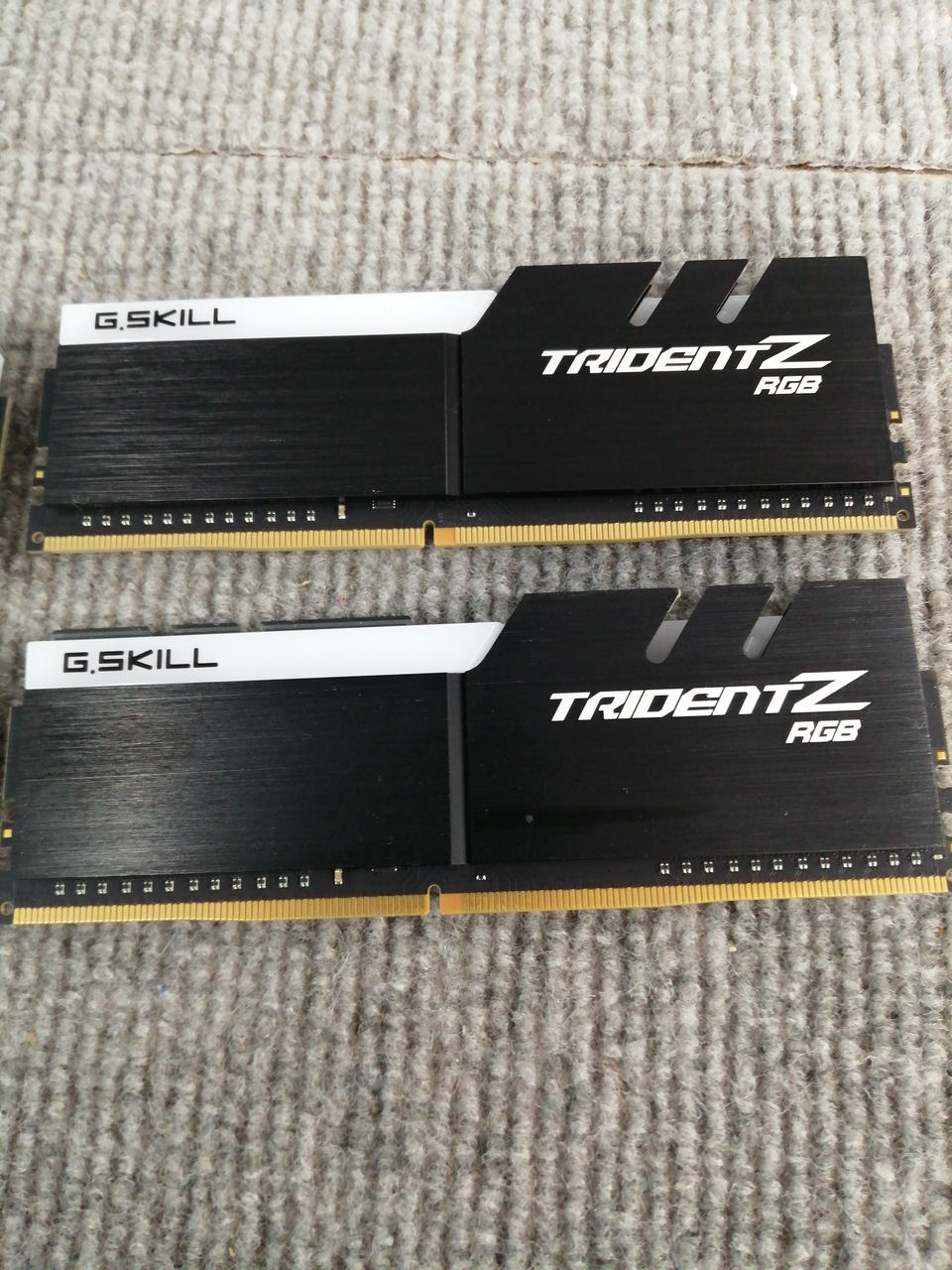 G.SKILL PC Memory F4-3200C16D 16GTZR