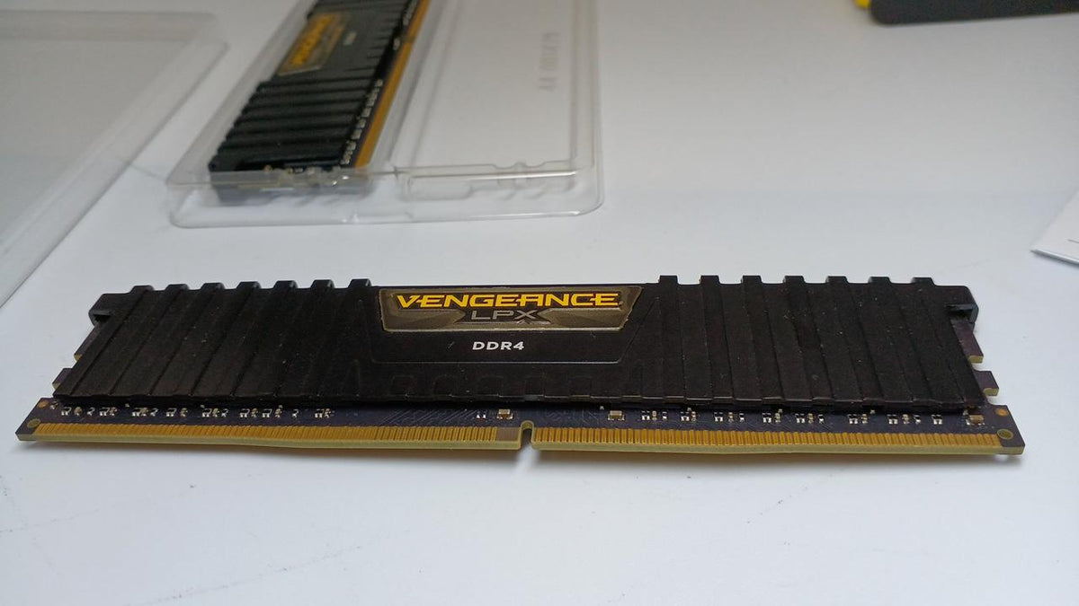 CORSAIR Memory CMK32GX4M2D3600C18