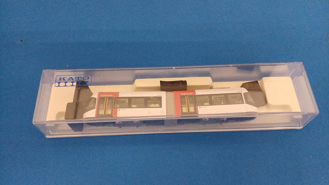 KATO Toyama Light Rail TLR0601 (Red) - – BanzaiHobby