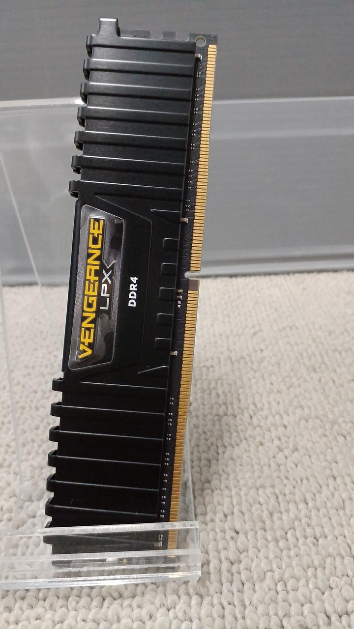 CORSAIR Memory CMK64GX4M4A2666C16