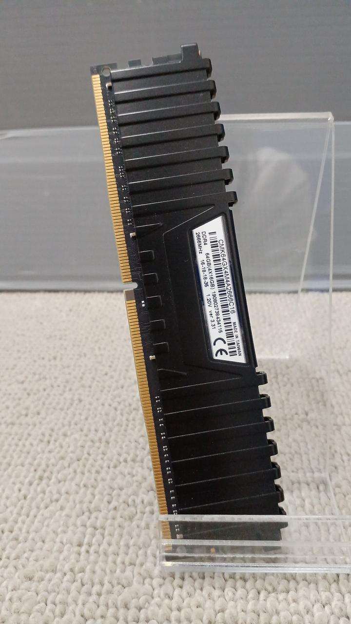 CORSAIR Memory CMK64GX4M4A2666C16