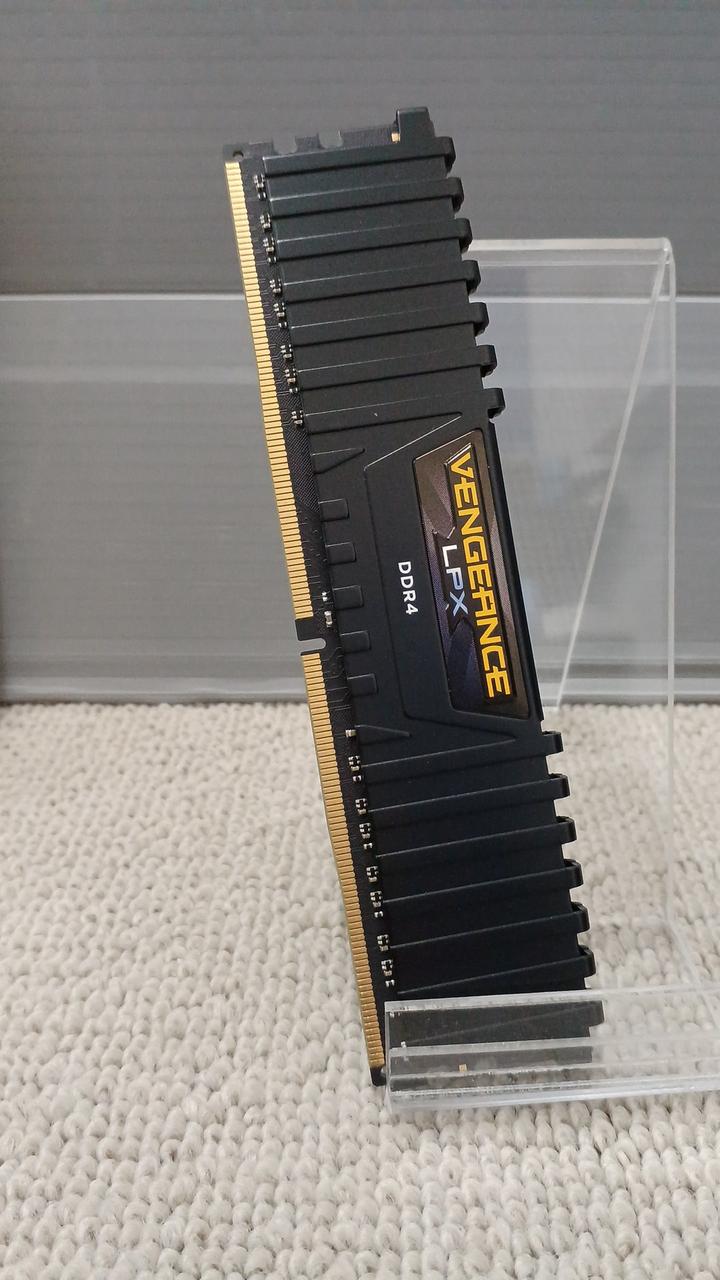 CORSAIR Memory: VENGEANCE LPX