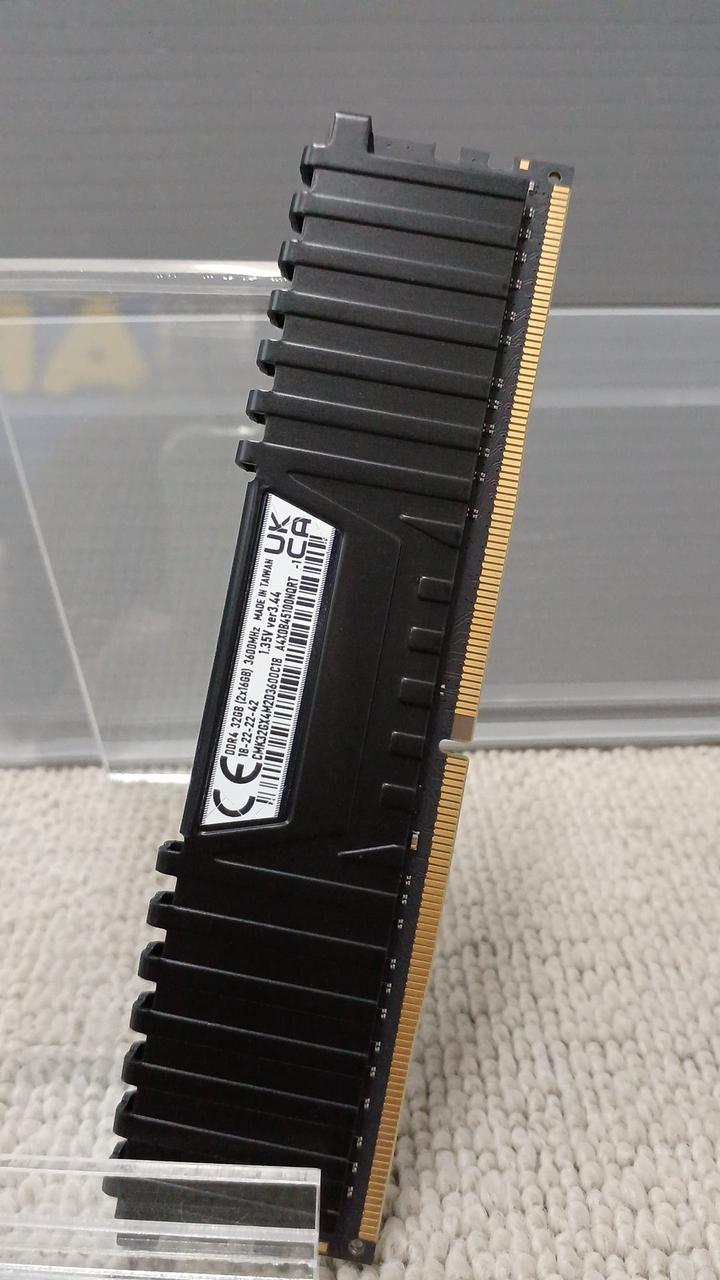 CORSAIR Memory CMK32GX4M2D3600C18