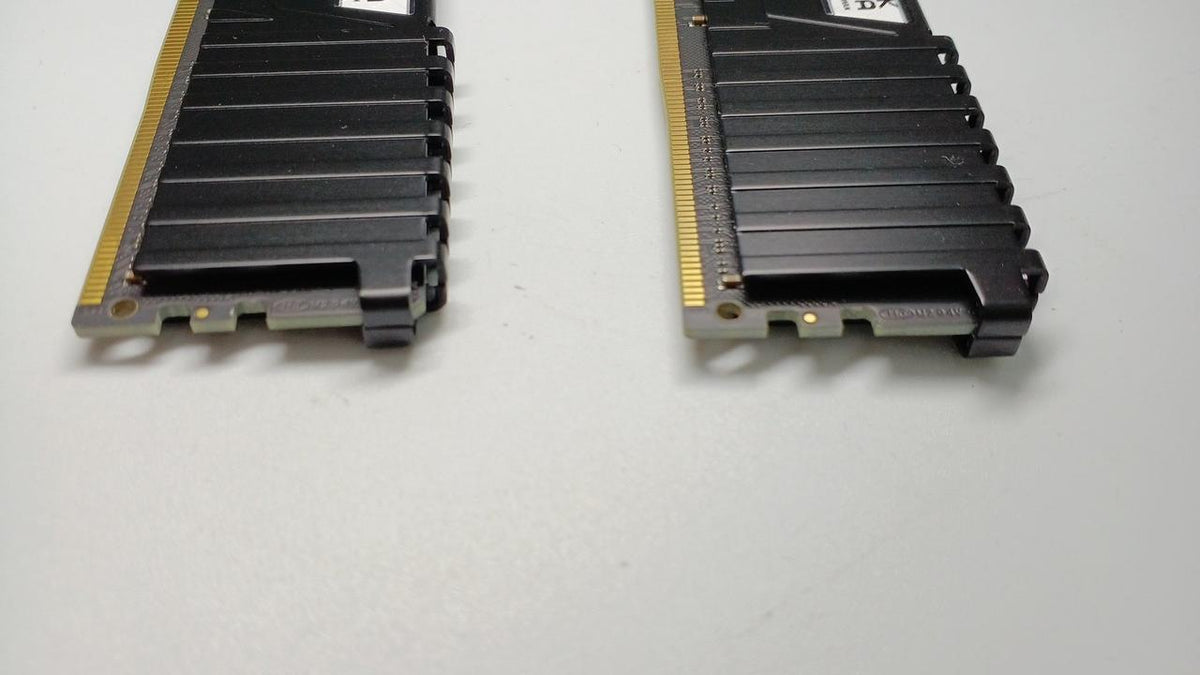 CORSAIR Memory CMK32GX4M2C3200C18