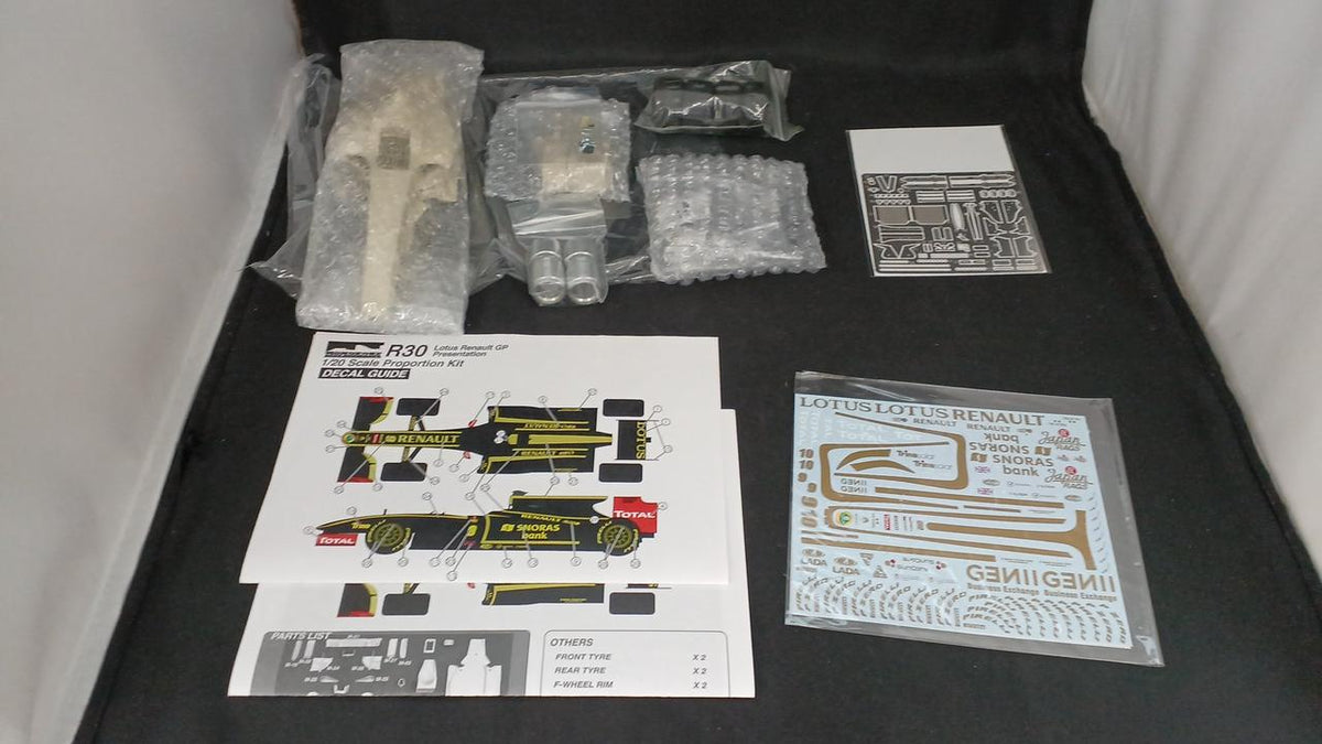 MONOPOST Lotus Renault R30 1/20 Scale Garage Kit - Banzai Thrifting | BanzaiHobby