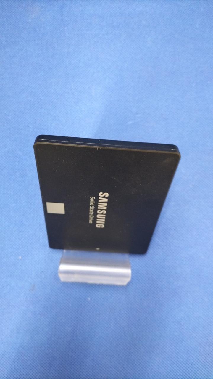 SAMSUNG SSD MZ-76E500
