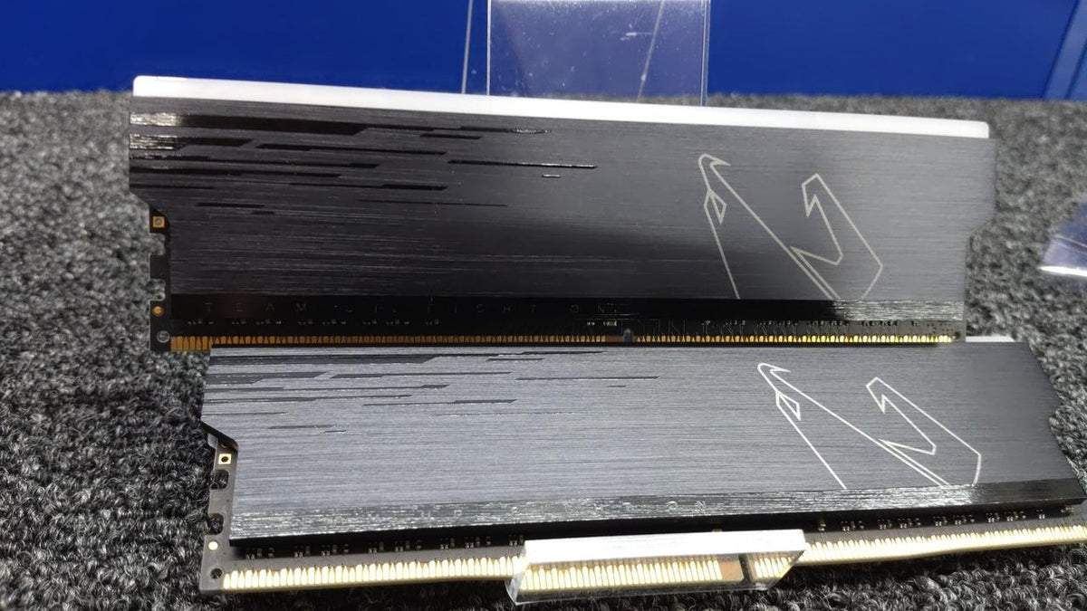 AORUS Memory: DDR4 8GB×2 GP-ARS16G33