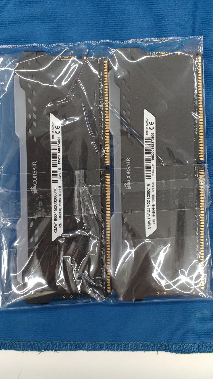 CORSAIR Memory MW16GX4M2C3200C16