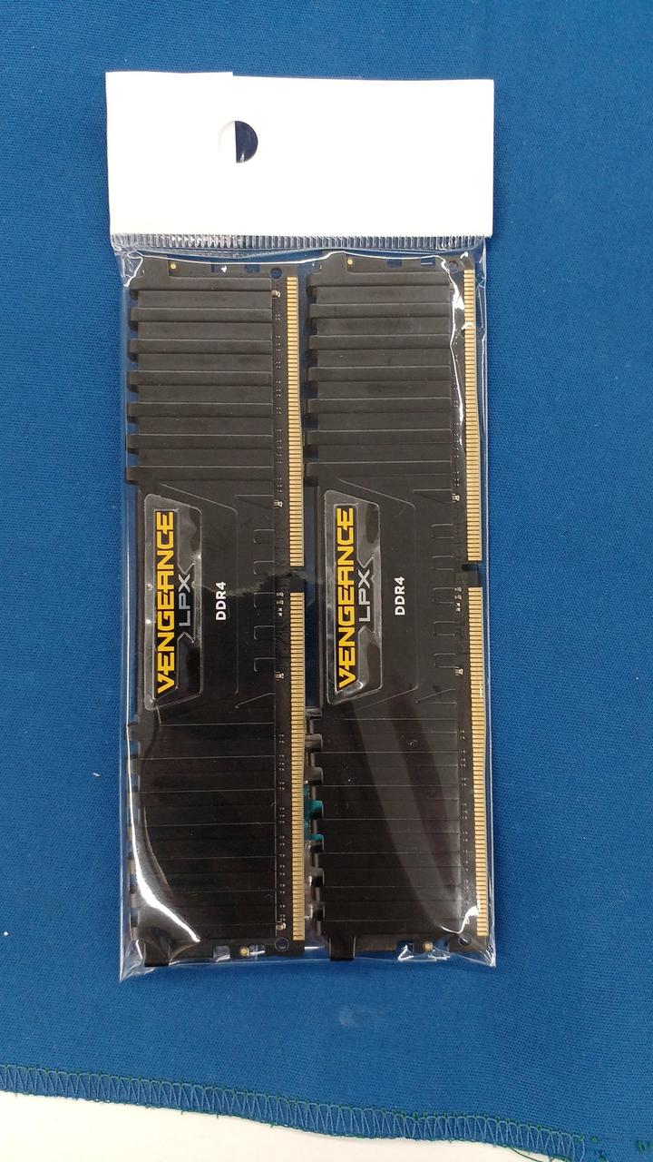 CORSAIR DDR4 PC4-24000 16GB 2-Die Set CMK32GX4M2B3000C15