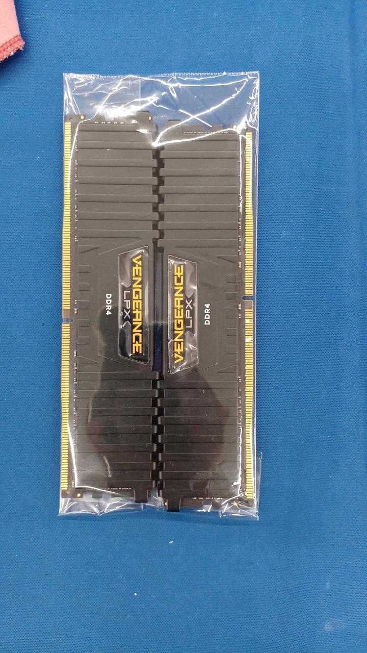CORSAIR Desktop DDR4 Memory DDR4 32GB 2666MHZ