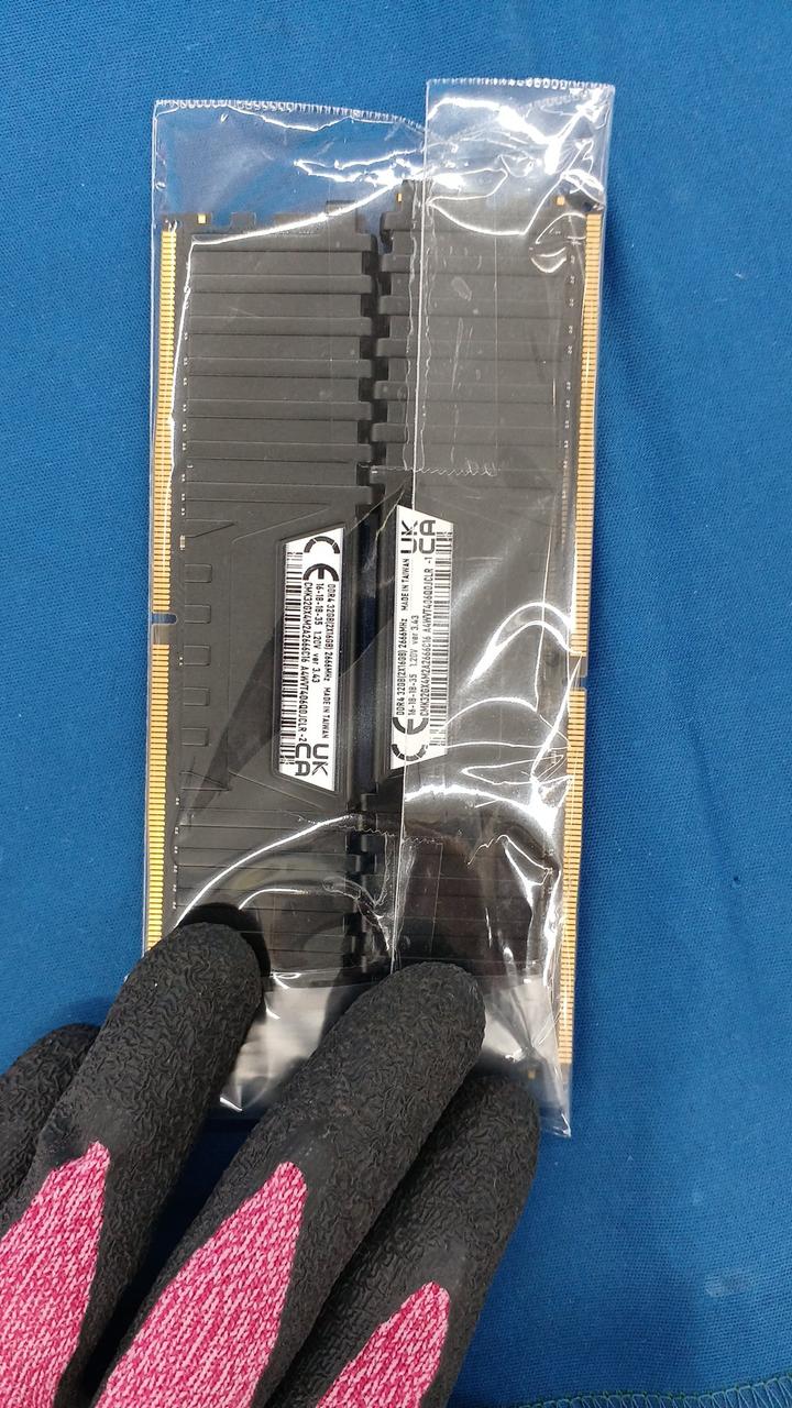 CORSAIR Desktop DDR4 Memory DDR4 32GB 2666MHZ