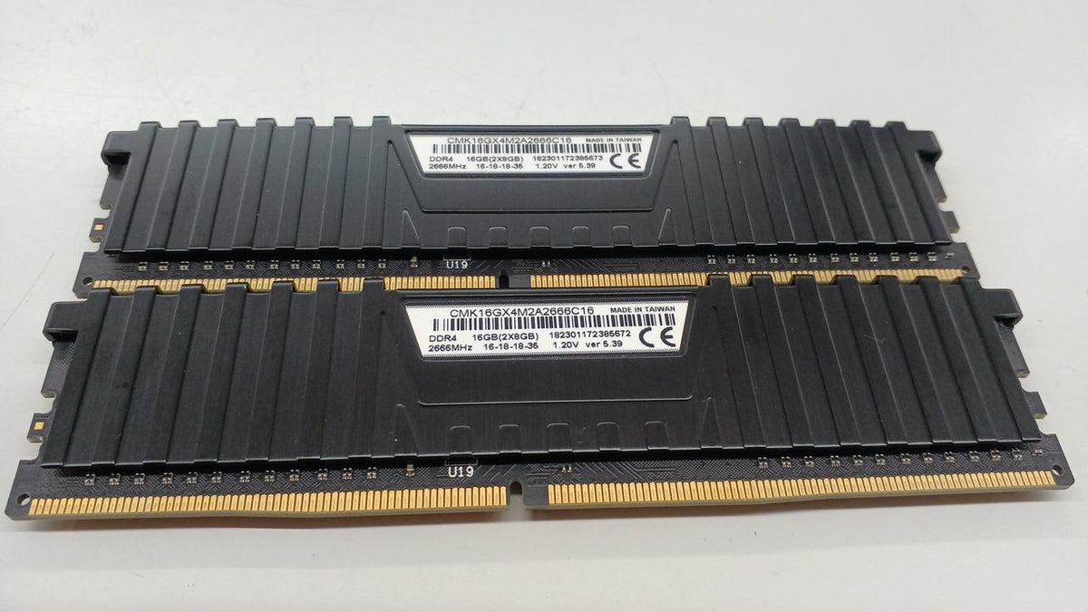 CORSAIR PC Memory CMK16G4M2A2666C16