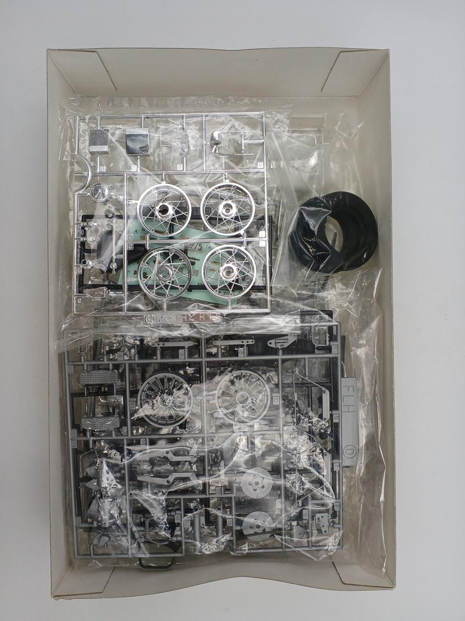 IMAI 1/12 Scale Plastic Model Harley-Davidson FLH Strip Type