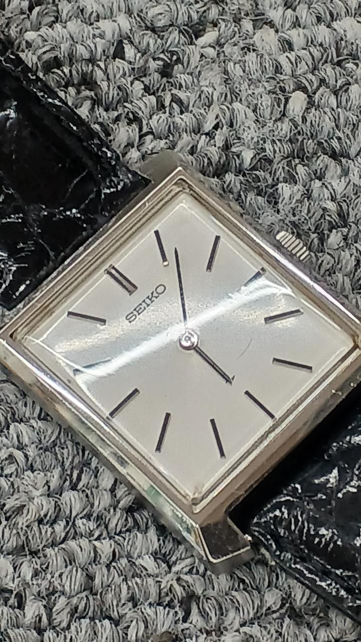 SEIKO Manual Wind Wristwatch 2220-3031