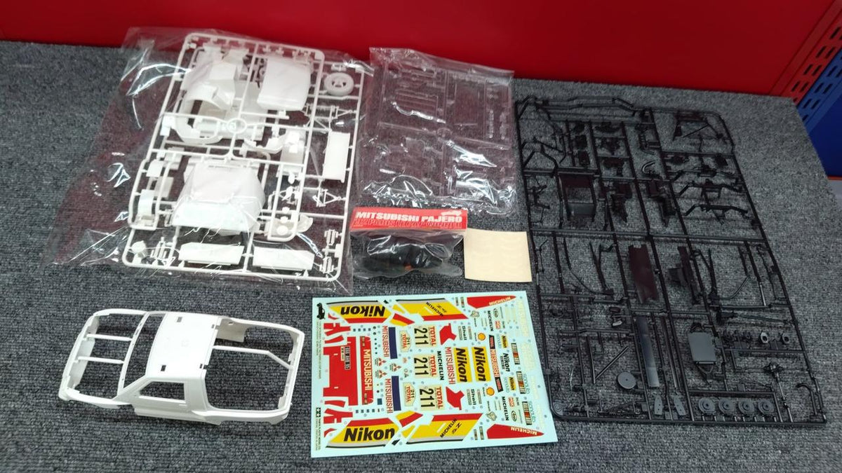 TAMIYA Sports Car Series Mitsubishi Pajero 1992 Paris Cup Winner - Banzai Thrifting | BanzaiHobby