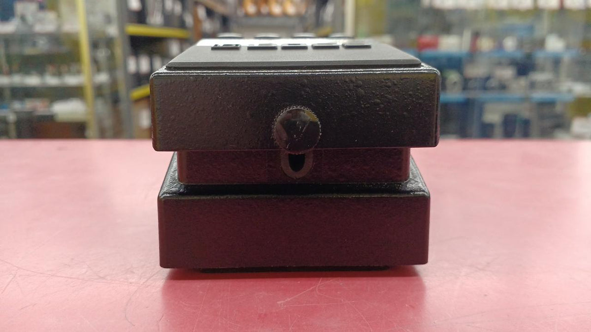 BOSS Effects pedal ST-2 - Banzai Thrifting | BanzaiHobby