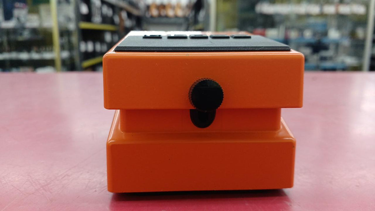 BOSS Distortion DS-1 - Banzai Thrifting | BanzaiHobby