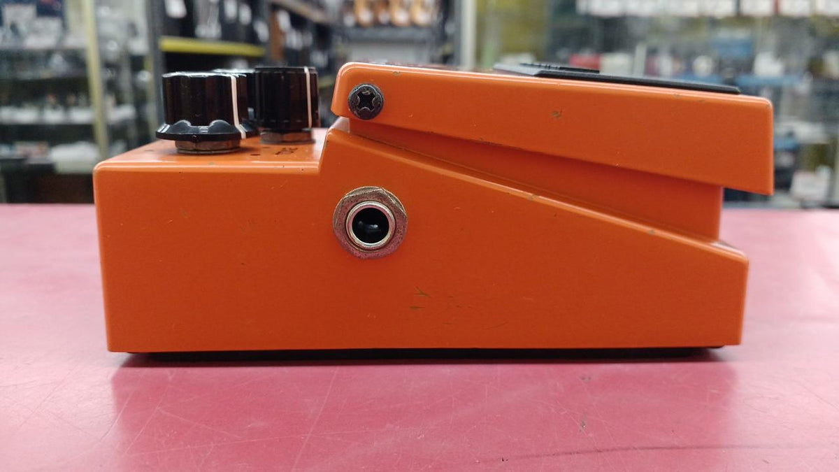 BOSS Distortion DS-1 - Banzai Thrifting | BanzaiHobby