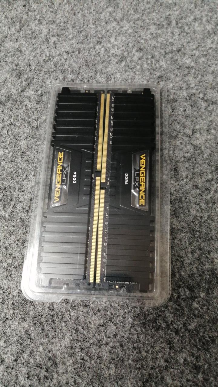VENGEANCE DDR4 8GB×2 CMK16GX4M2B3200C16 - Banzai Thrifting | BanzaiHobby