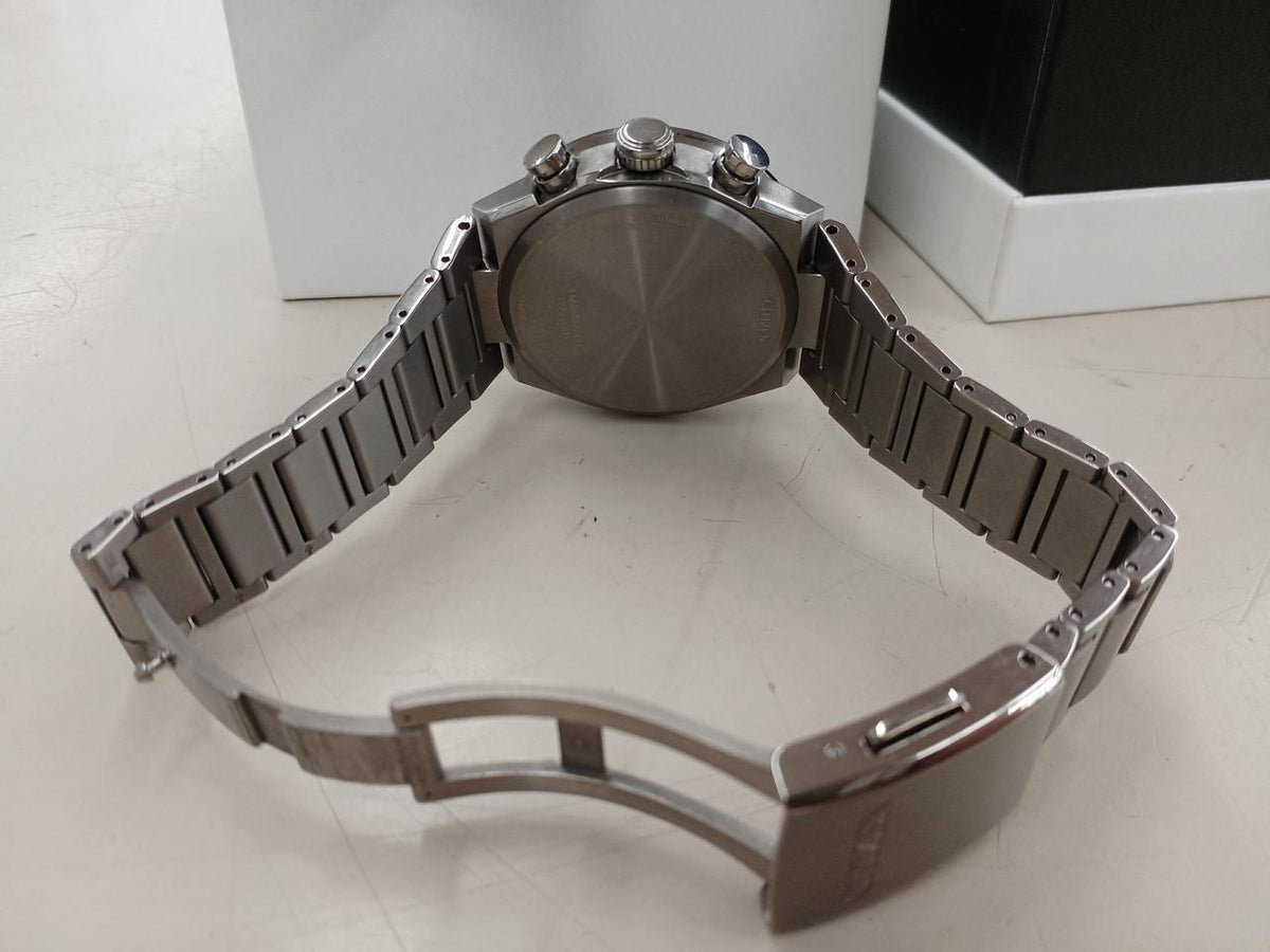 CITIZEN Radio-Controlled Solar Eco-Drive Wristwatch E660-007C801