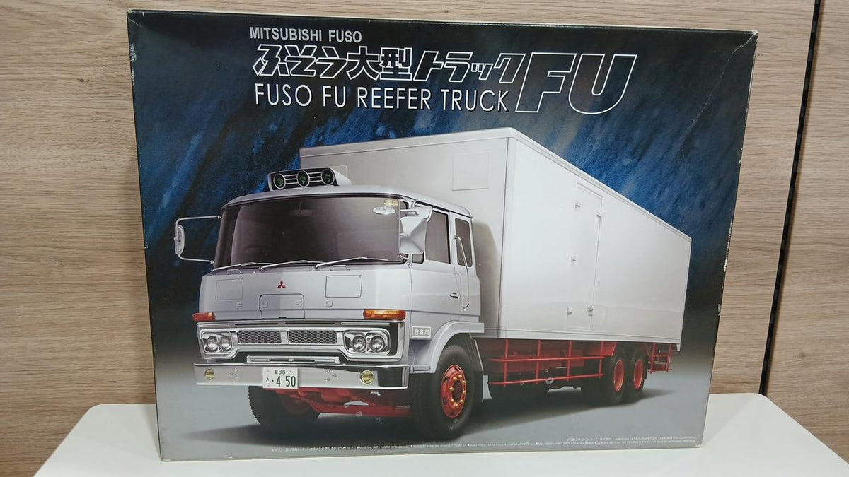 Aoshima Dekotora Series 1/32 Fuso FU113S Refrigerated Truck