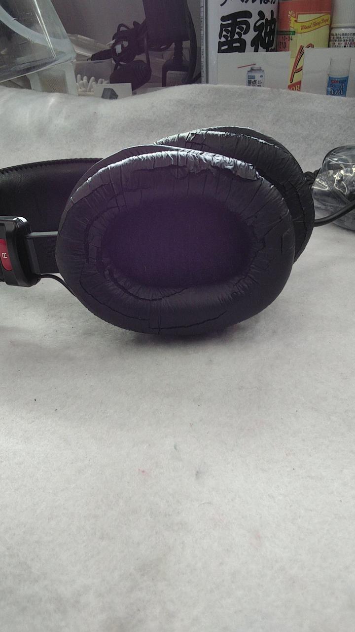 SONY Monitor headphones MDR-7506 (ear pads deteriorated)