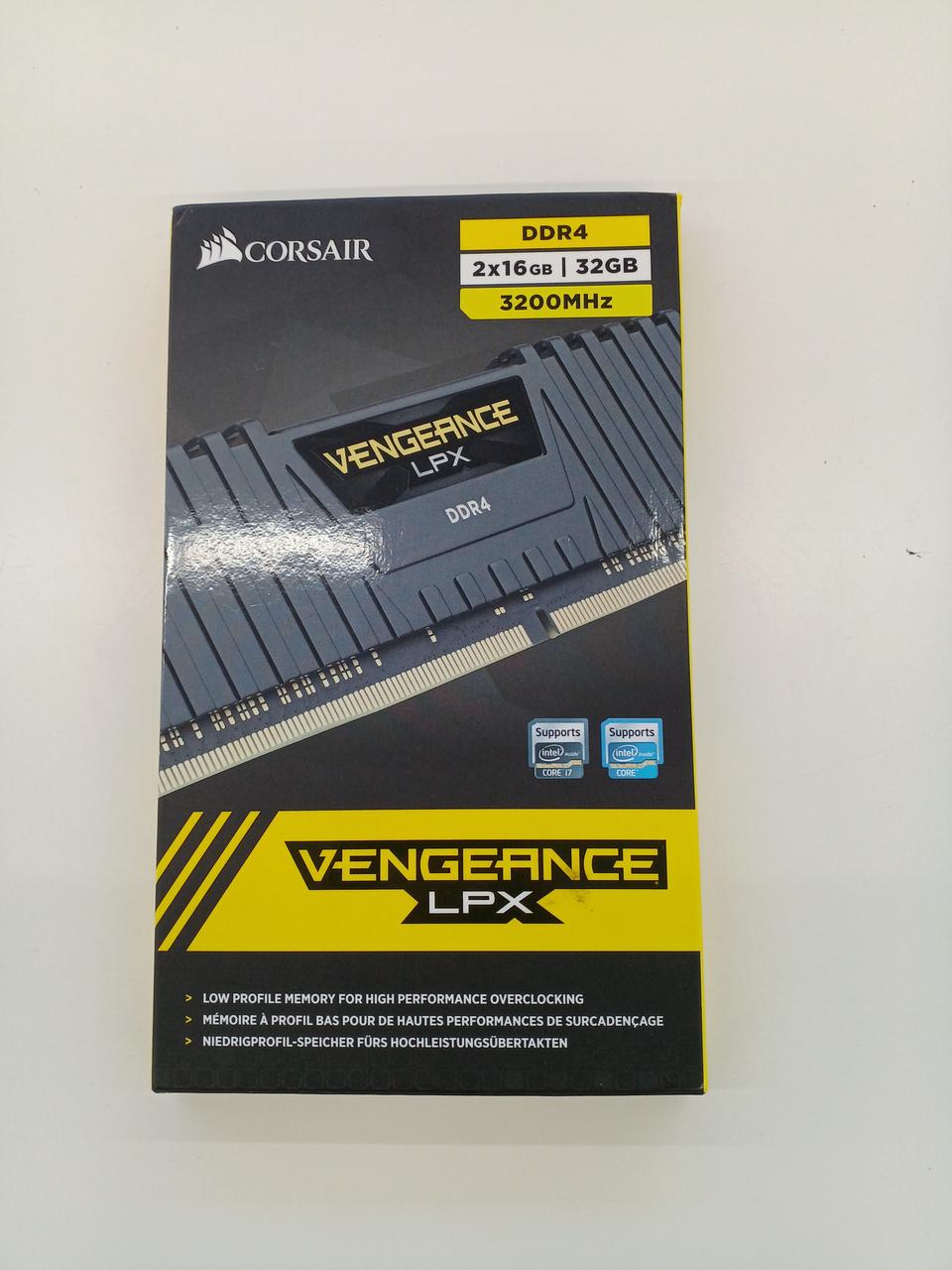CORSAIR Desktop memory (DDR4/3200) CMK32GX4M2E3200C16
