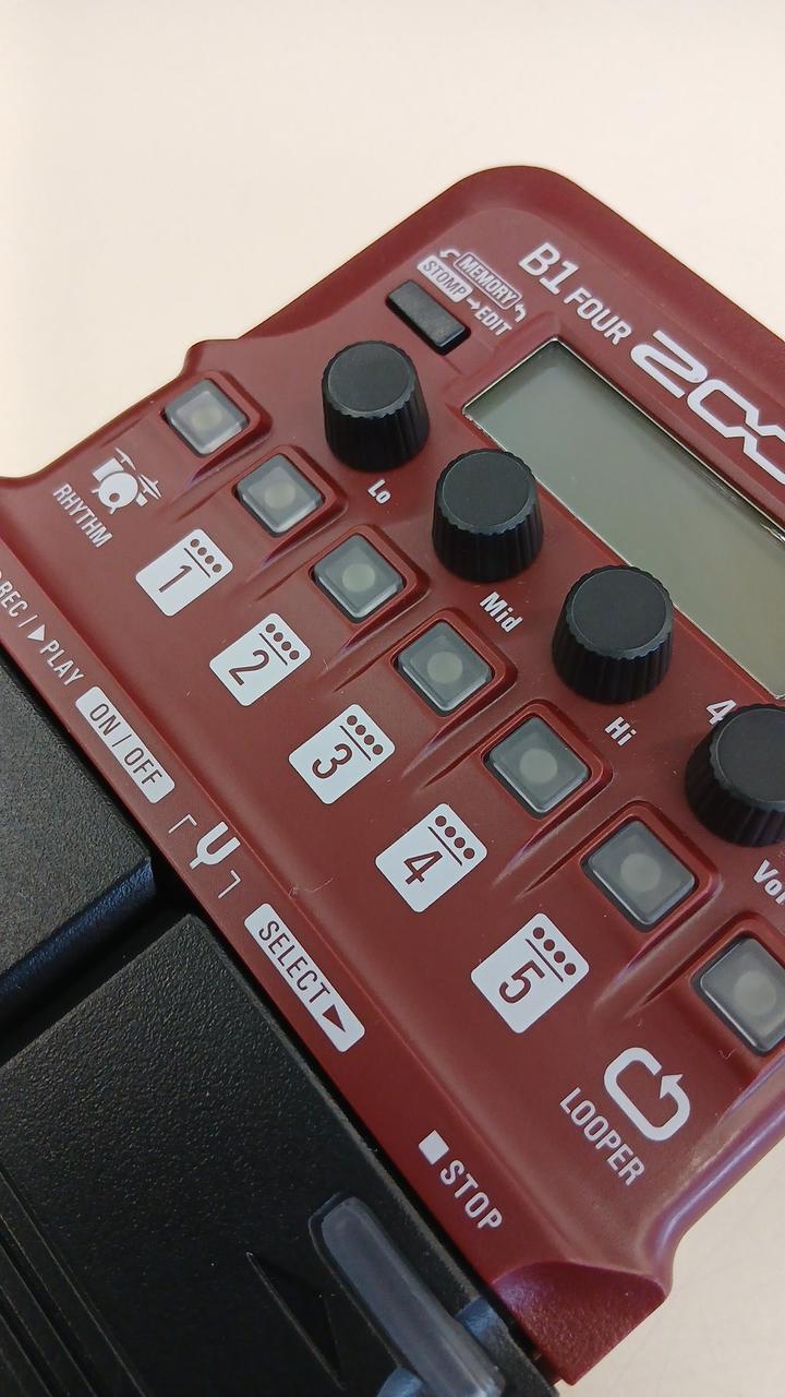 ZOOM Multi-Effects Pedal B1 FOUR