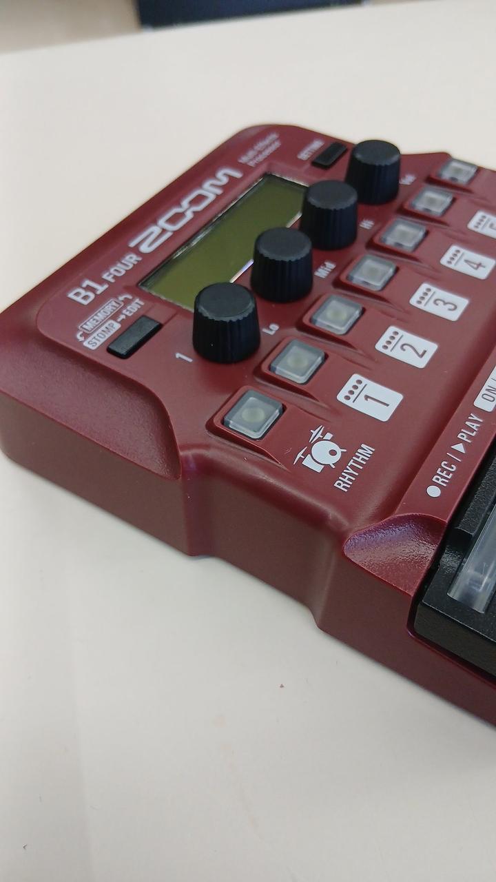 ZOOM Multi-Effects Pedal B1 FOUR