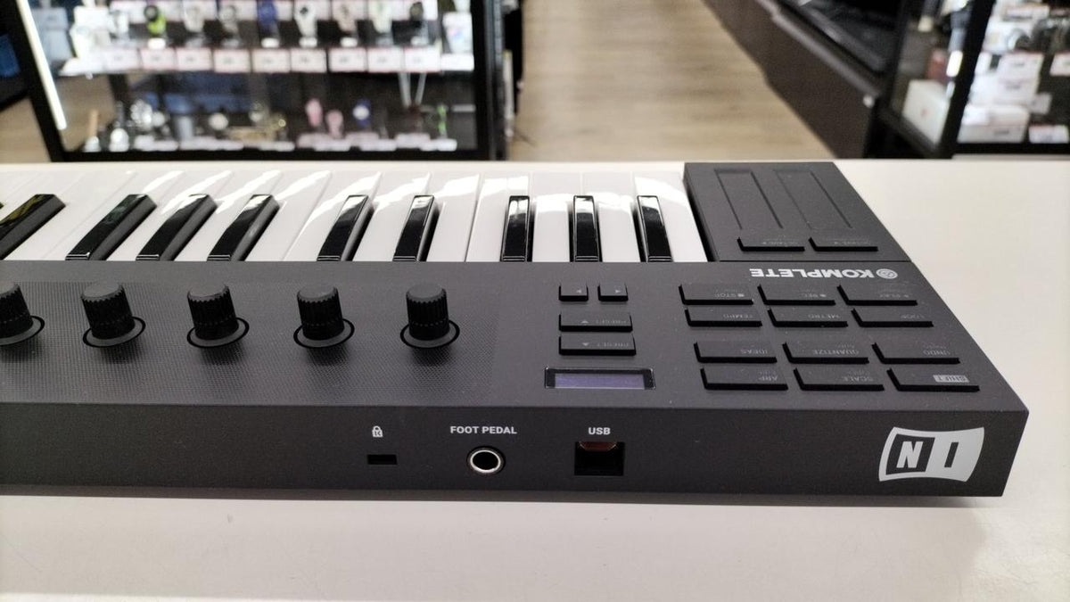 KOMPLETE MIDI Keyboard KONTROL S61