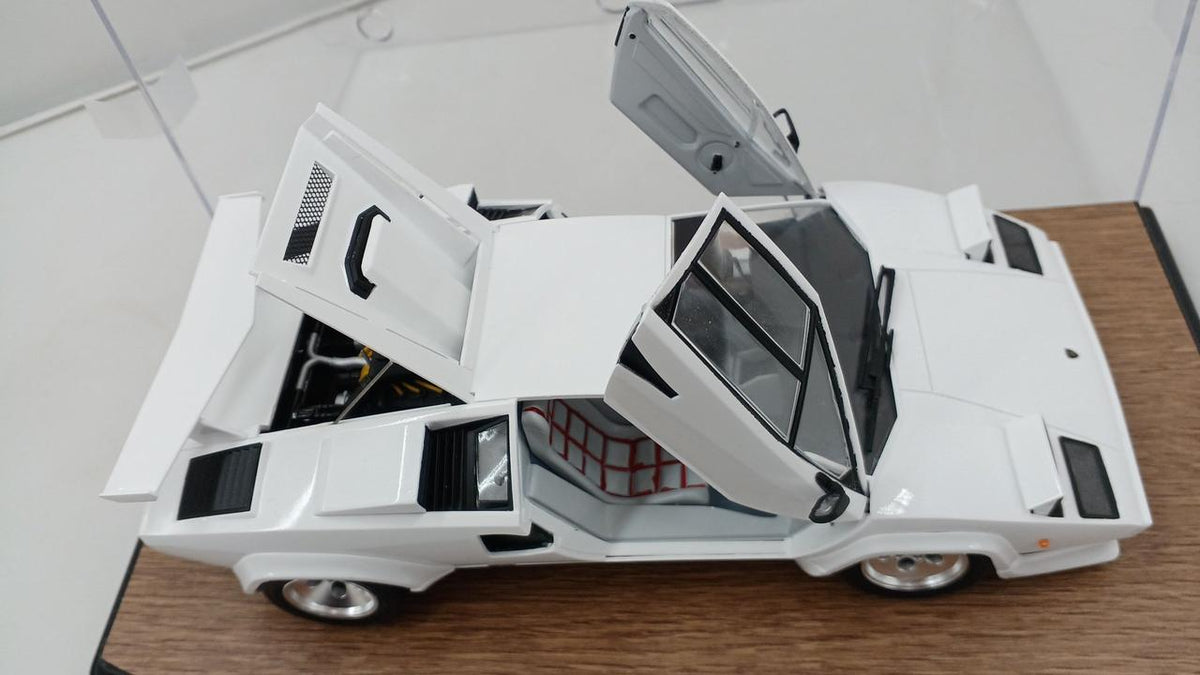 Aoshima Lamborghini Countach Pre-painted Plastic Model