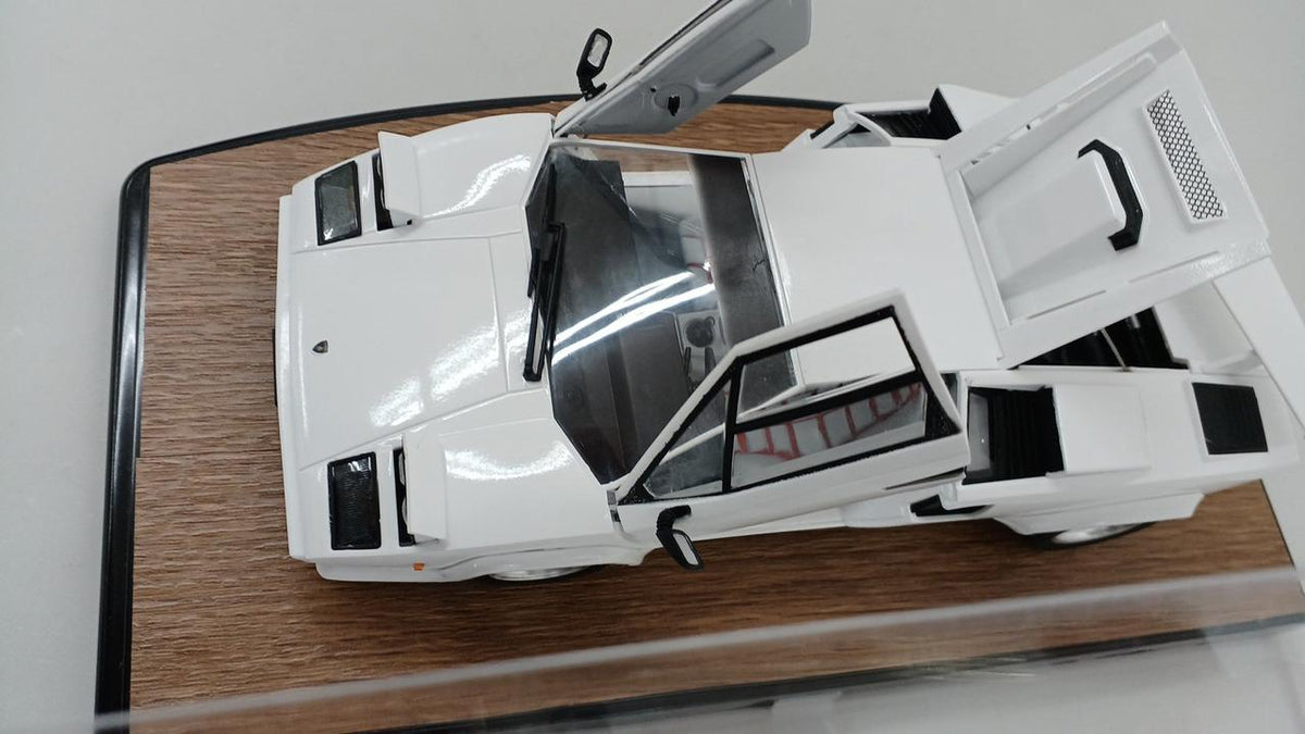 Aoshima Lamborghini Countach Pre-painted Plastic Model