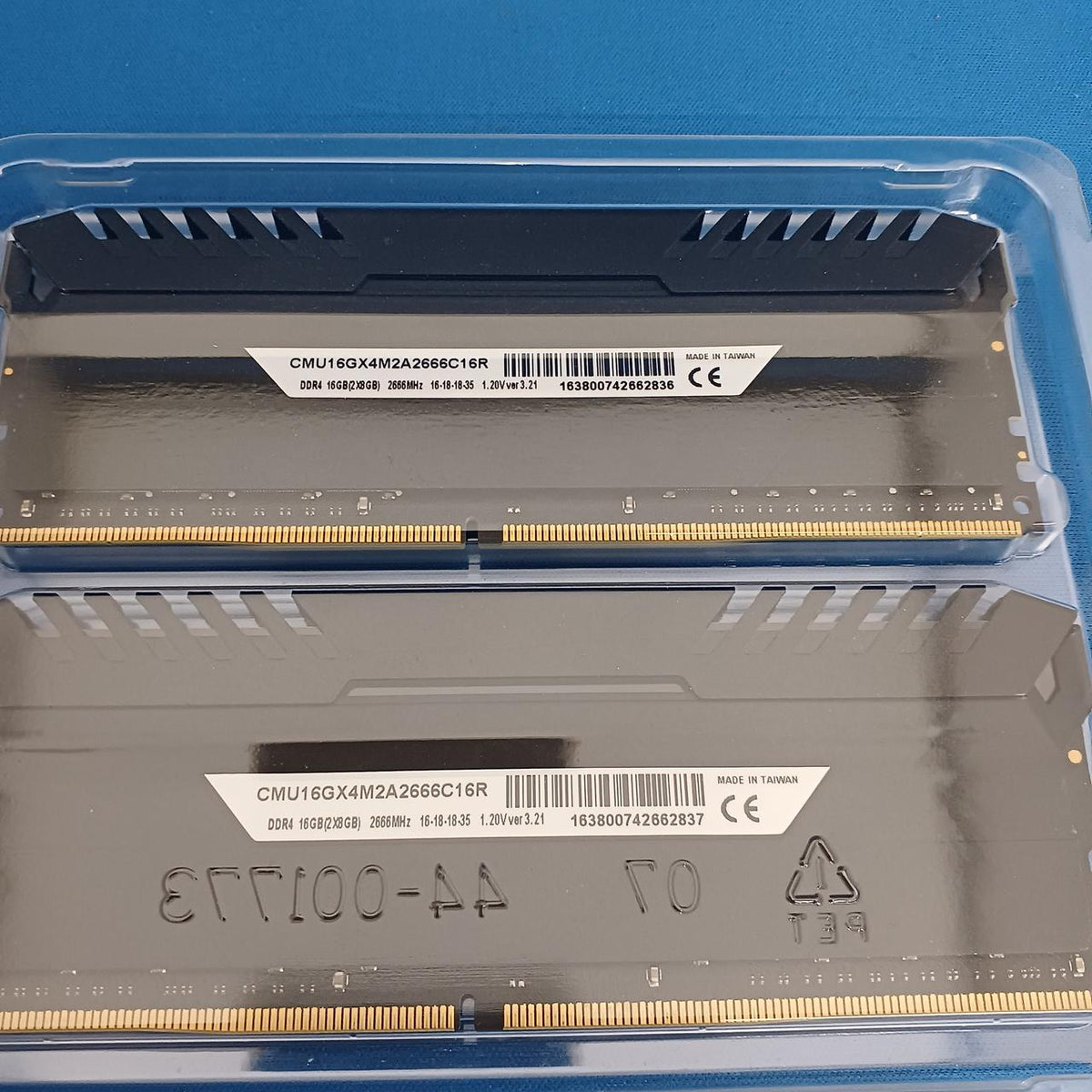 CORSAIR Memory/CMU16GX4M2A2666C16R CMU16GX4M2A2666C16R