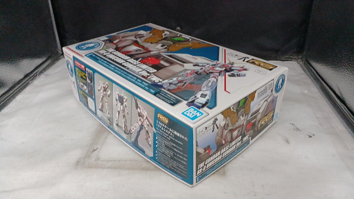 BANDAISPIRITS Unicorn Gundam VER. TWC 1/144 RG Gundam Base Limited - Banzai Thrifting | BanzaiHobby