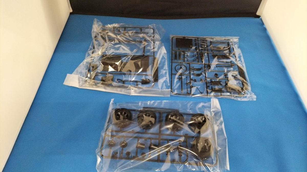 Nippon Model Co., Ltd. FORD M151 1/16 Plastic Model - Banzai Thrifting | BanzaiHobby