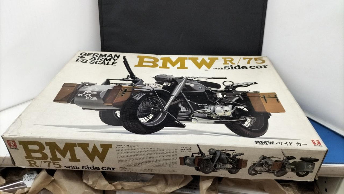 Bandai BMW R/75 WITH Sidecar 1/8 Scale Plastic Model - Banzai Thrifting | BanzaiHobby