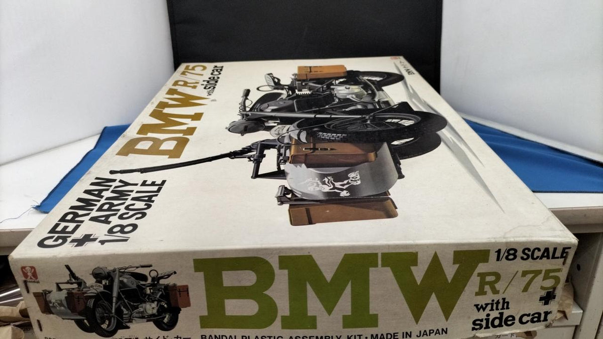Bandai BMW R/75 WITH Sidecar 1/8 Scale Plastic Model - Banzai Thrifting | BanzaiHobby