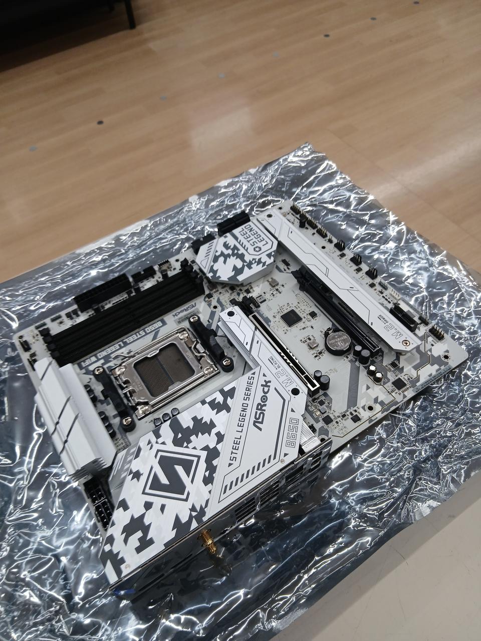 ASROCK Motherboard B650 STEEL LEGEND WIFI - Banzai Thrifting | BanzaiHobby