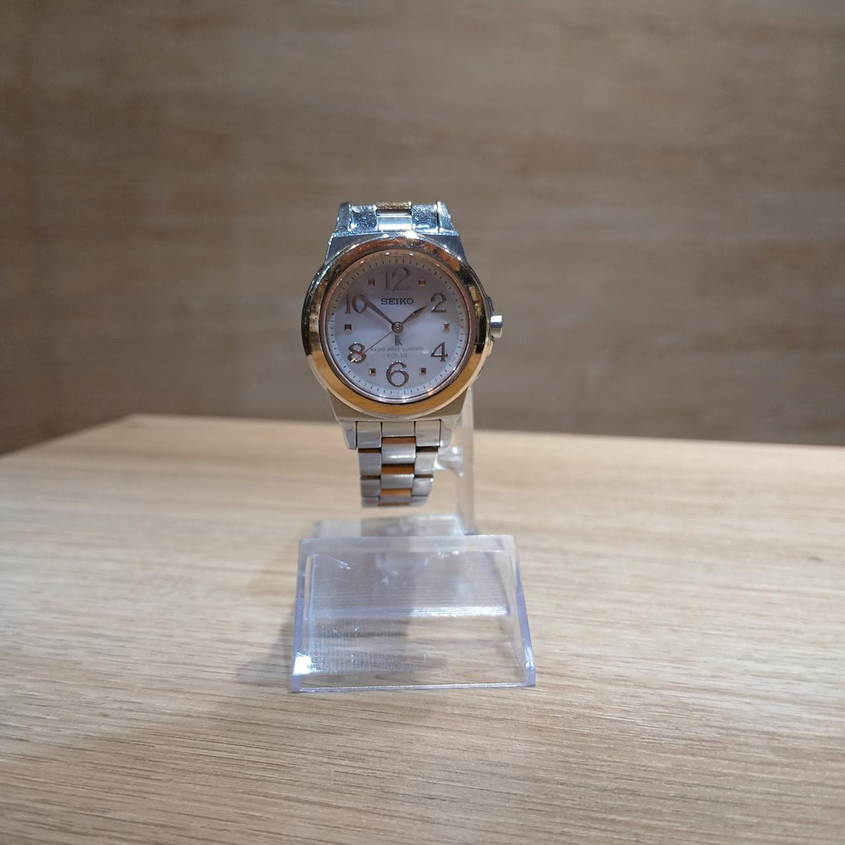 SEIKO Lucia RADIO WAVE CONTROL SOLAR 3b21-0aw0 - Banzai Thrifting | BanzaiHobby