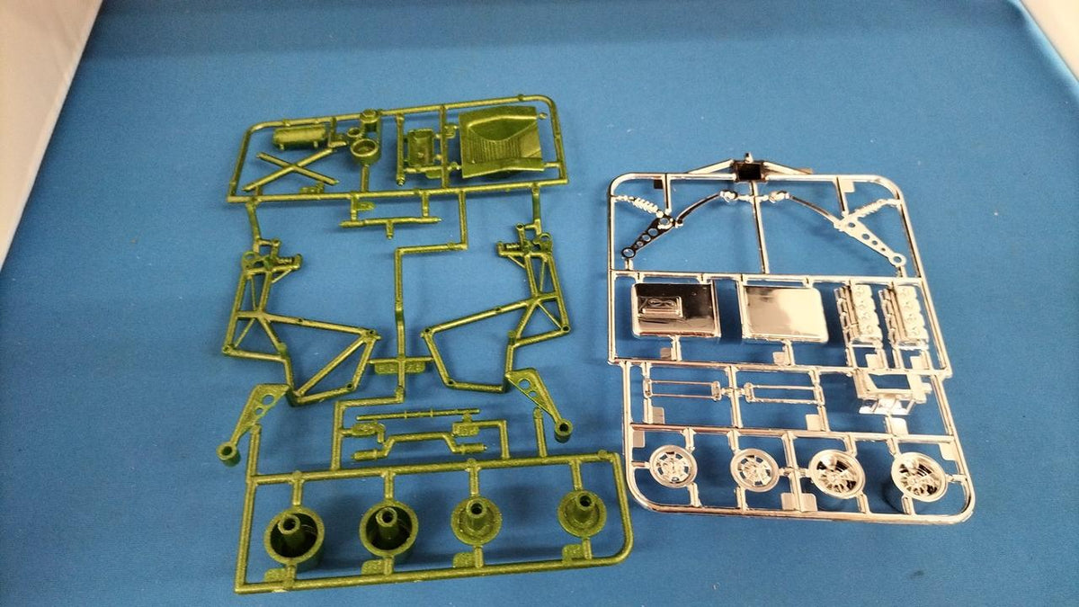 REVELL SUPER SPURT Plastic Model - Banzai Thrifting | BanzaiHobby