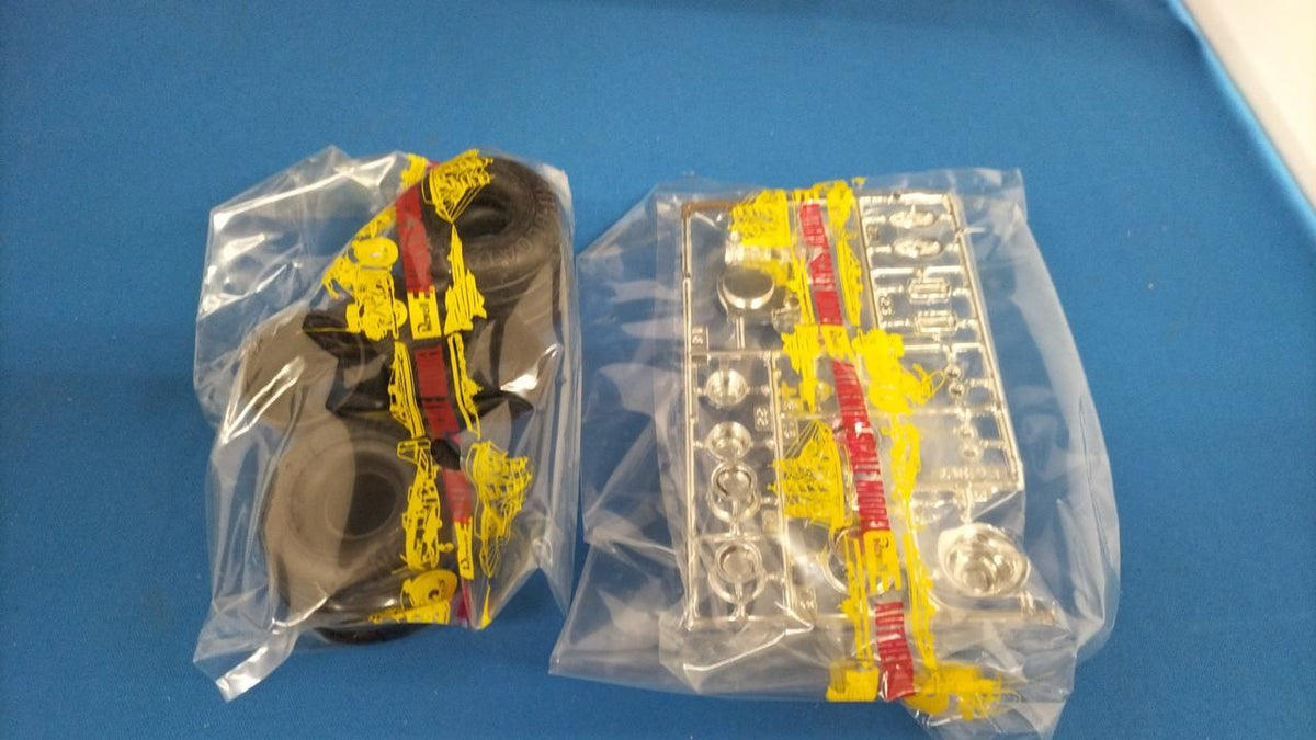 REVELL Swine Hunt Plastic Model - Banzai Thrifting | BanzaiHobby