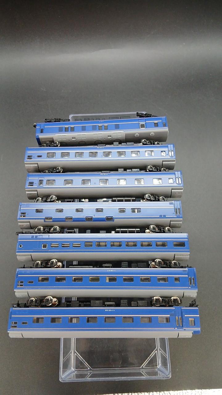 TOMIX JR 24 Series 25 Limited Express Sleeper Passenger Car (Asakaze Specification) 92607 - Banzai Thrifting | BanzaiHobby