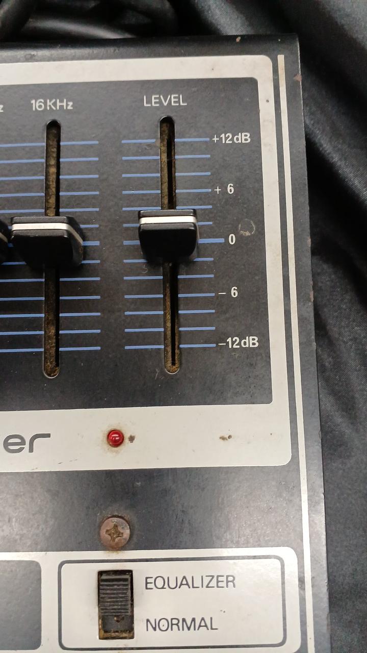 BOSS Graphic Equalizer GE-10 - Banzai Thrifting | BanzaiHobby