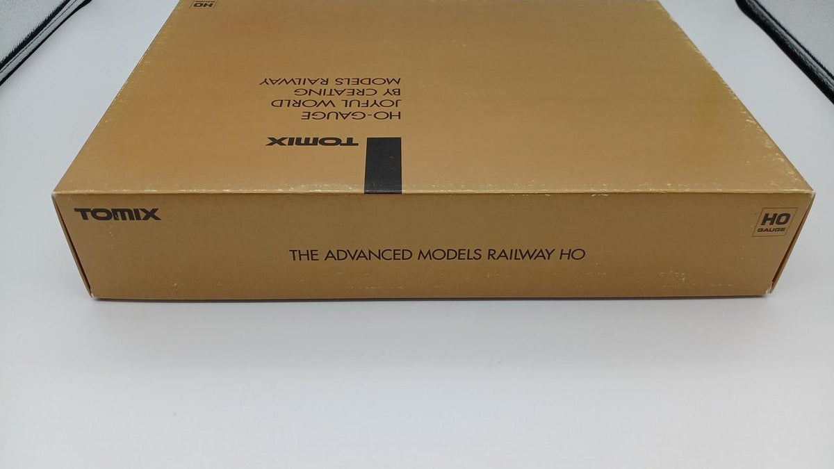 TOMIX HO Gauge HO-003 Tatami Passenger Car Slot 81 Series (Brown) - Banzai Thrifting | BanzaiHobby