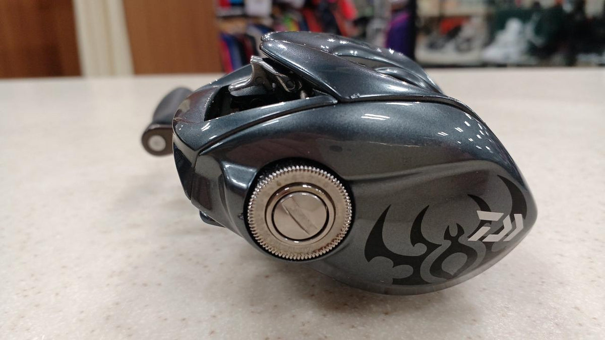 DAIWA Baitcasting Reel 25TATULA SV TW 100H - Banzai Thrifting | BanzaiHobby