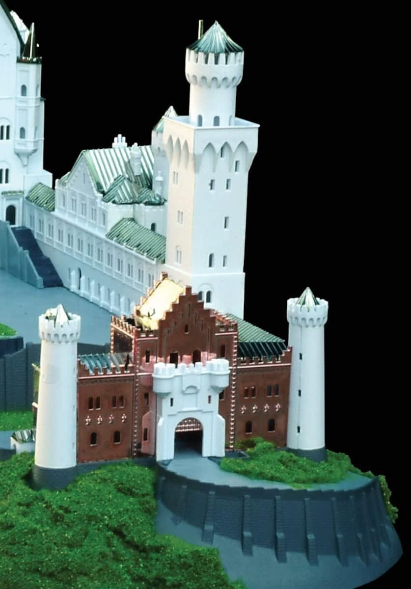 Doyusha 1/220 Western Castle Neuschwanstein Castle Gold - BanzaiHobby