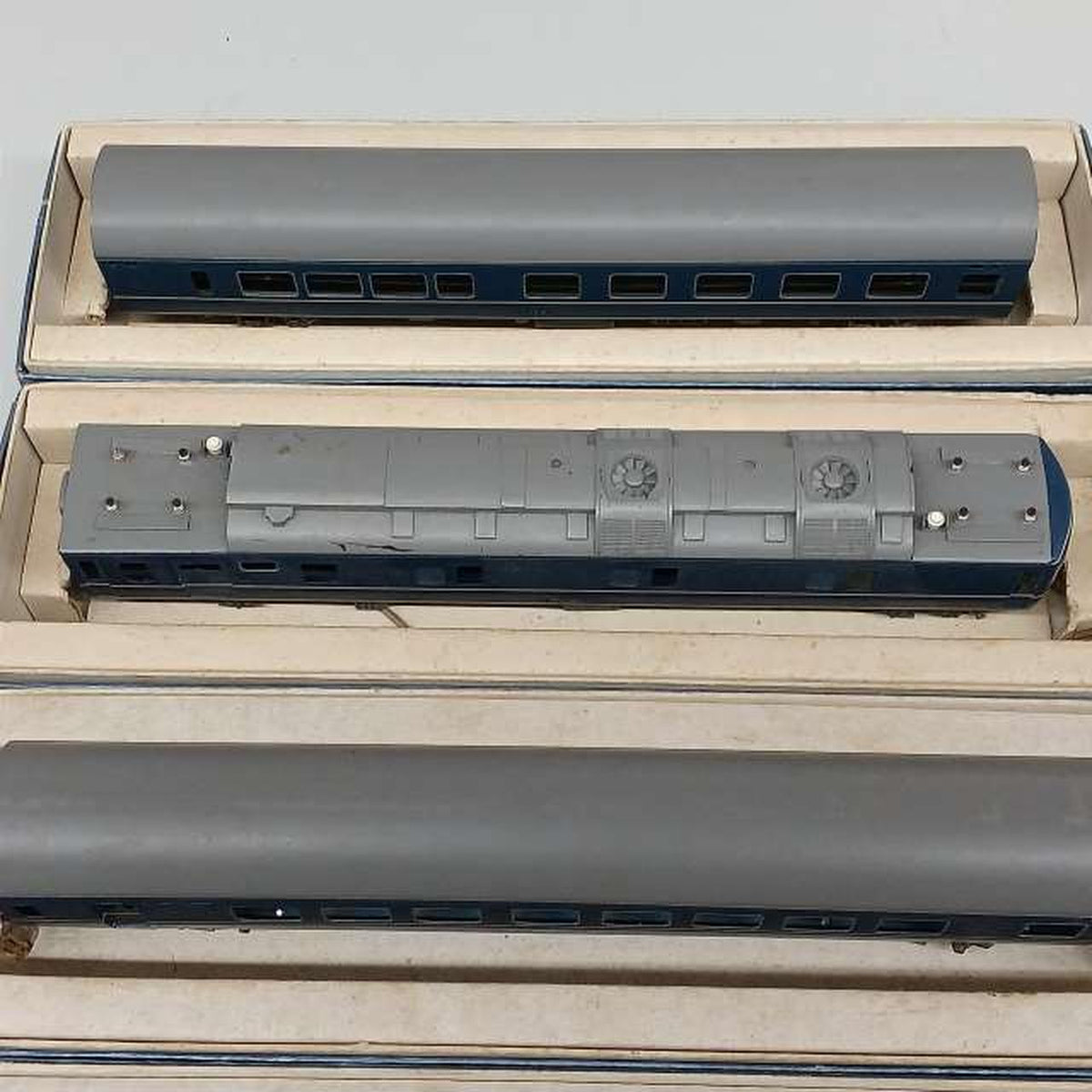 Katsumi 4 HO sleeper passenger cars - - Banzai Thrifting | BanzaiHobby