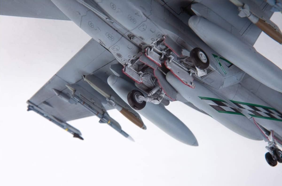 Doyusha 412688 1/72 Amazing! Plastic Model No. 7 US Navy F/A-18E Super Hornet VFA-195 Chippy Ho - BanzaiHobby