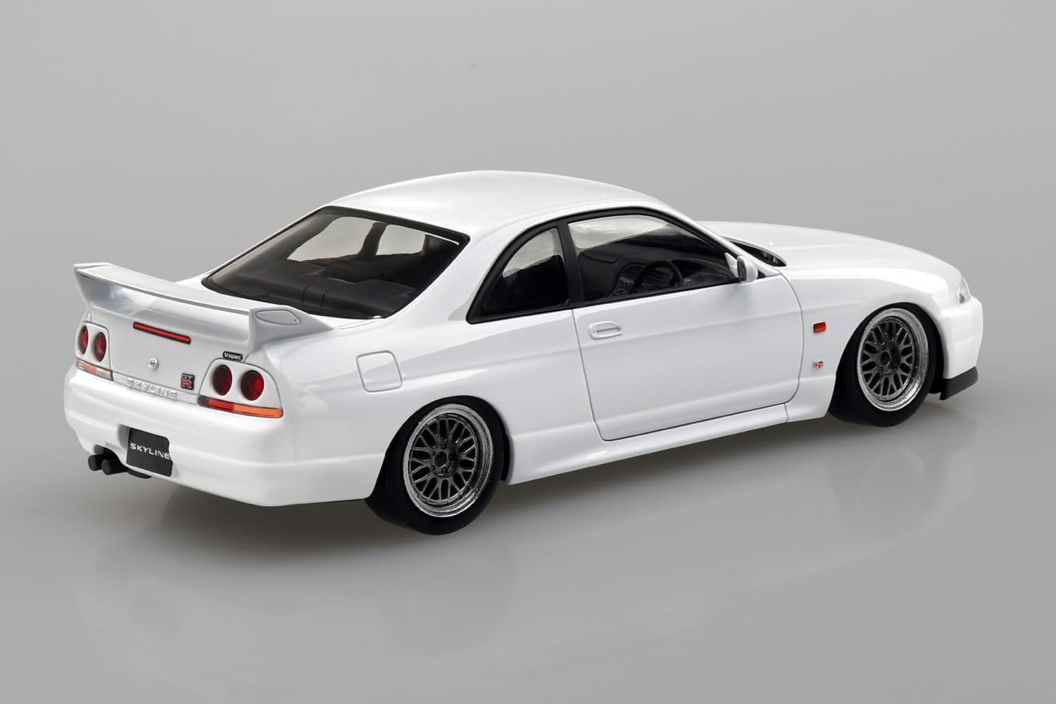 Aoshima 1/32 RakuPla Snap Kit No.21CU-WE Nissan R33 Skyline GT-R Custom Wheel (White)