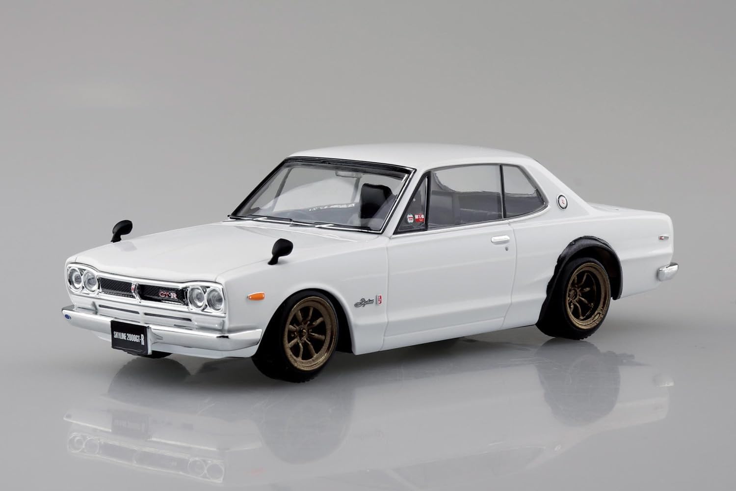 Aoshima 1/32 RakuPla Snap Kit No.16CU-WH Nissan C10 Skyline 2000GT-R Custom Wheel (White)